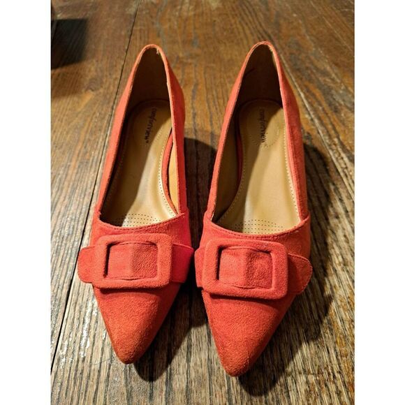 New Comfortview Holland Red Low Kitten Heel Shoes 8.5M Faux Suede Slip-On Dress - Picture 2 of 4